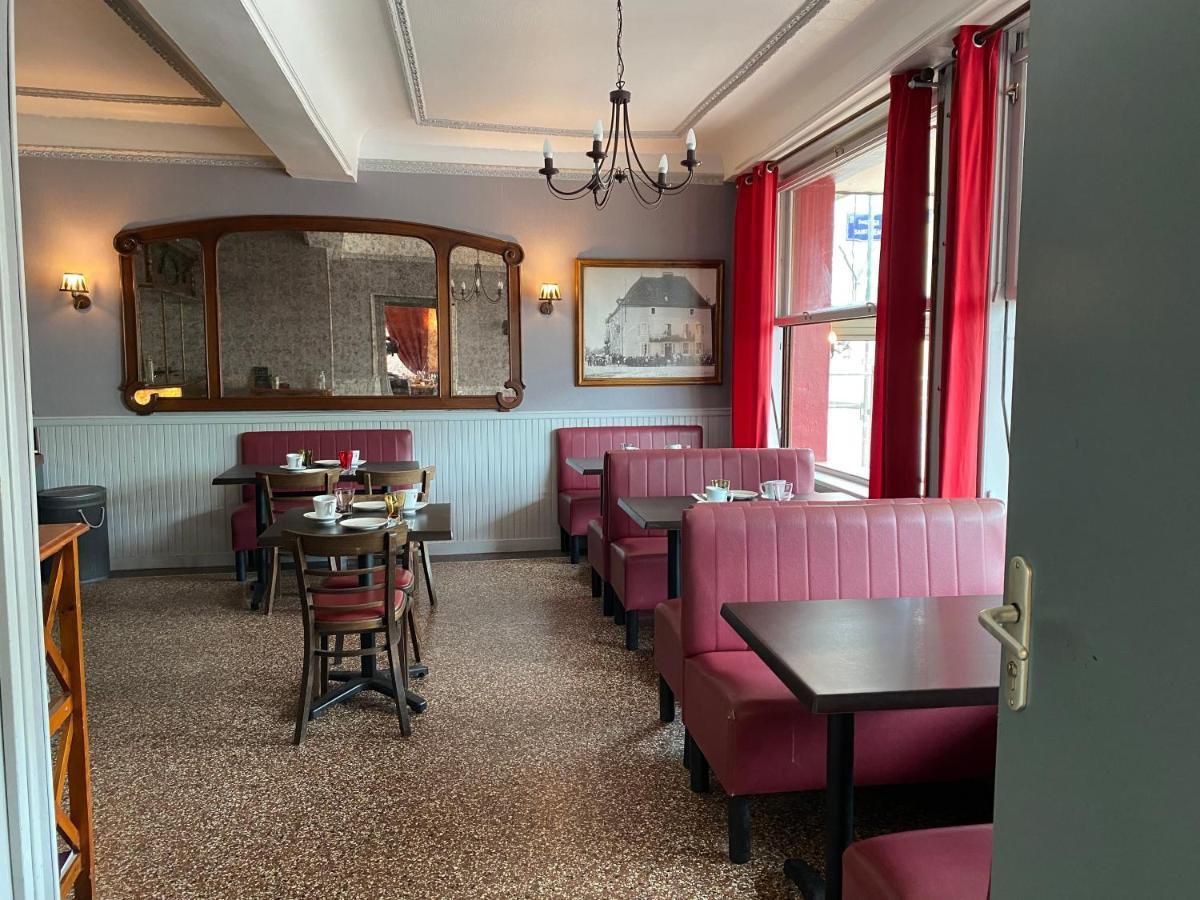 Hotel-Restaurant Les Trois Maures Verdun-sur-le-Doubs Bagian luar foto